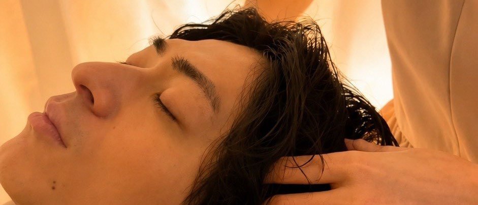 Resoiでのヘッドスパ施術の様子